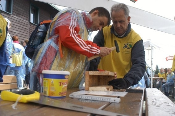 Zbudowanie ptasich budek było jednym z zadań Dnia Służby