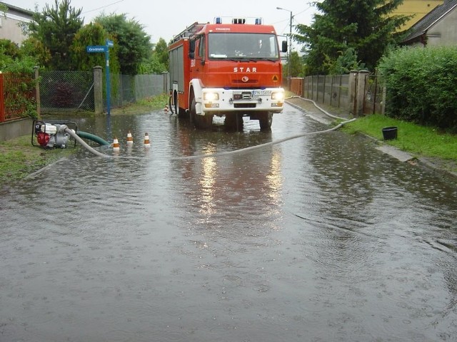 Gwałtowne opady deszczu spowodowały, że niektóre ulice zostały zalane