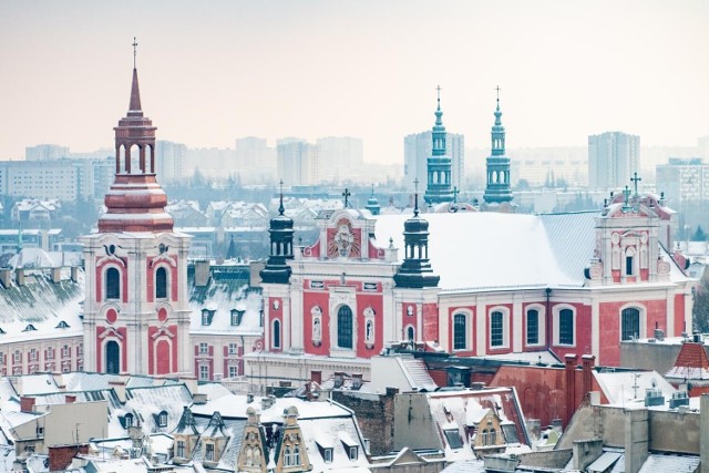 Od kilkunastu dni w Wielkopolsce mieszkańcy mają do czynienia z bardzo nieprzyjemną pogodą. Kiedy skończy się wszechobecna mgła i deszcze? Czy czekają nas białe święta? 

Sprawdzamy -->