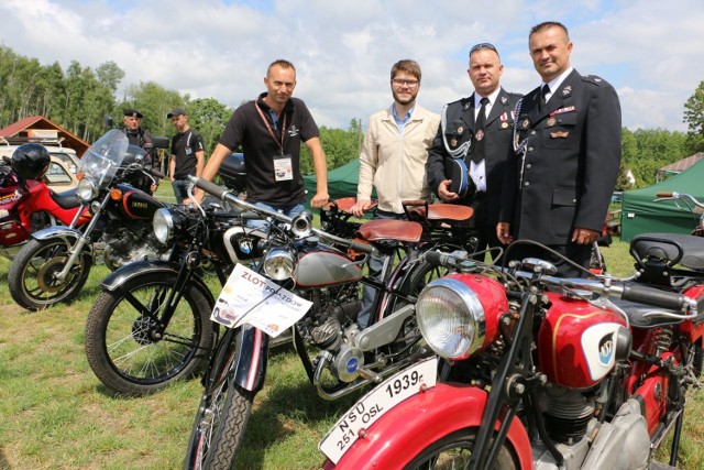 W Krzyżówkach zorganizowano I Zlot Pojazdów Zabytkowych. Stare samochody i motocykle przyciągnęły fanów klasyków z całej Polski.