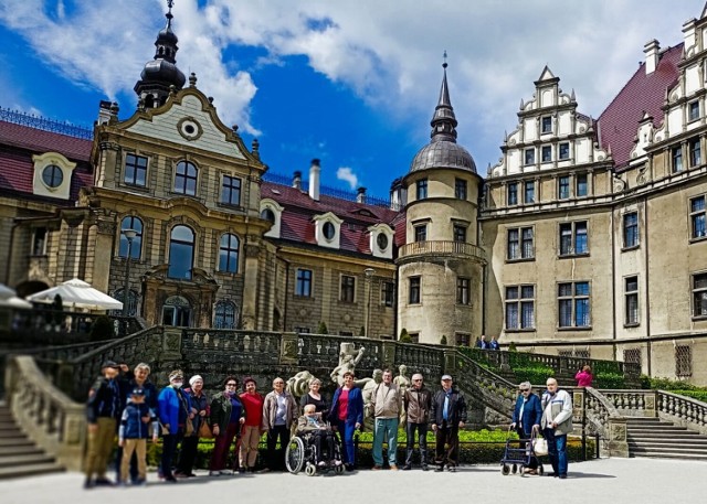 Dzienny Dom Seniora+ w Panoszowie. Uczestnicy podczas jednej ze wspólnych wycieczek