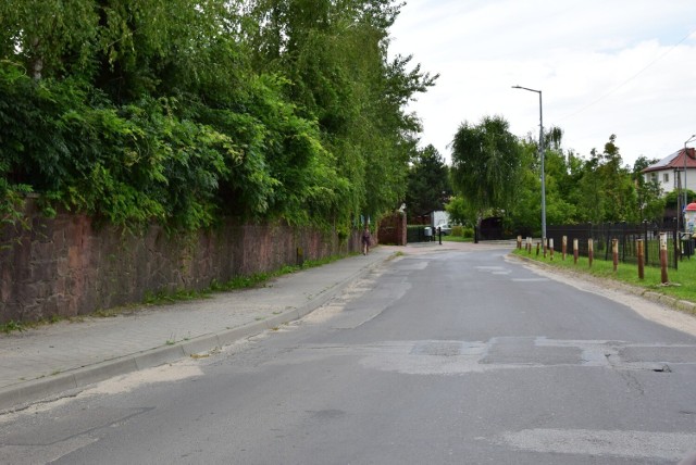 Nawierzchnia ulicy Różanej i Wojska Polskiego w Sandomierzu jest w bardzo złym stanie. To wkrótce się zmieni
