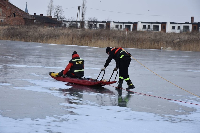 Strażacy z OSP Kalisz ćwiczyli nurkowanie pod lodem