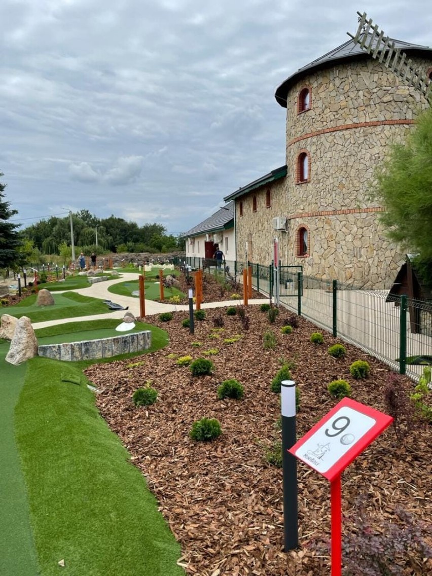 Nowa ekstra atrakcja koło Wrocławia: Minigolf Pod Wiatrakiem (CENY BILETÓW)