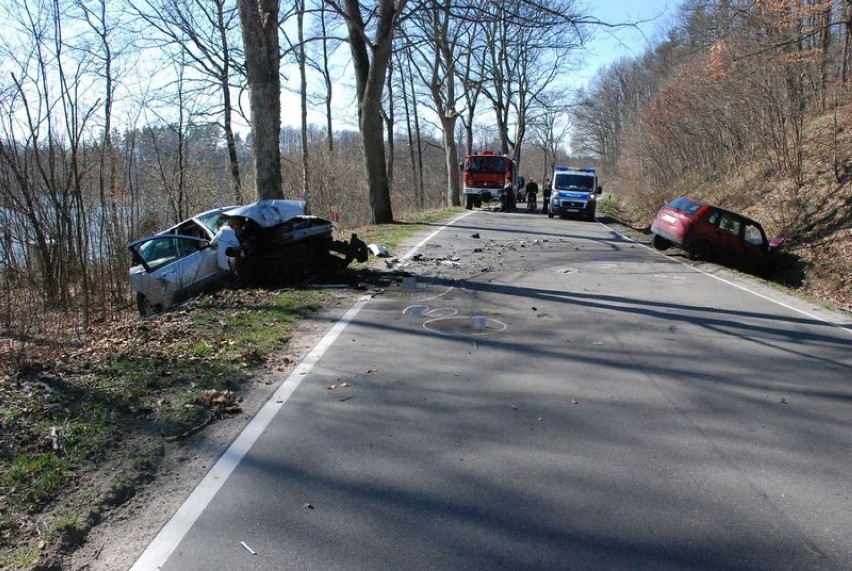 Wypadek przy jez. Jeleń. Dwie osoby ranne. Prawdopodobnie z...