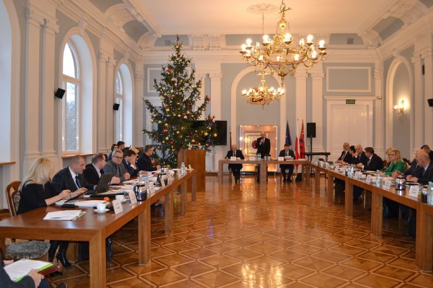Radni uchwalili budżet powiatu puławskiego na nadchodzący rok (Zdjęcia)