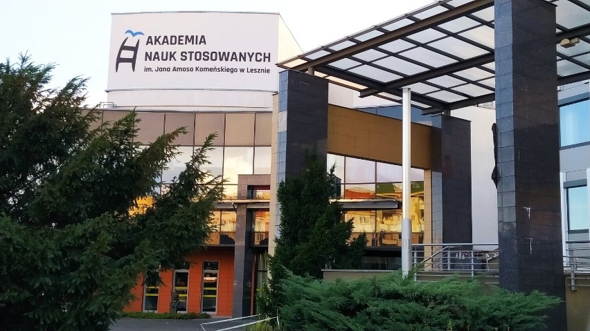 Święto żaków. Międzynarodowy Dzień Studenta w Akademii Nauk Stosowanych w Lesznie ZDJĘCIA 