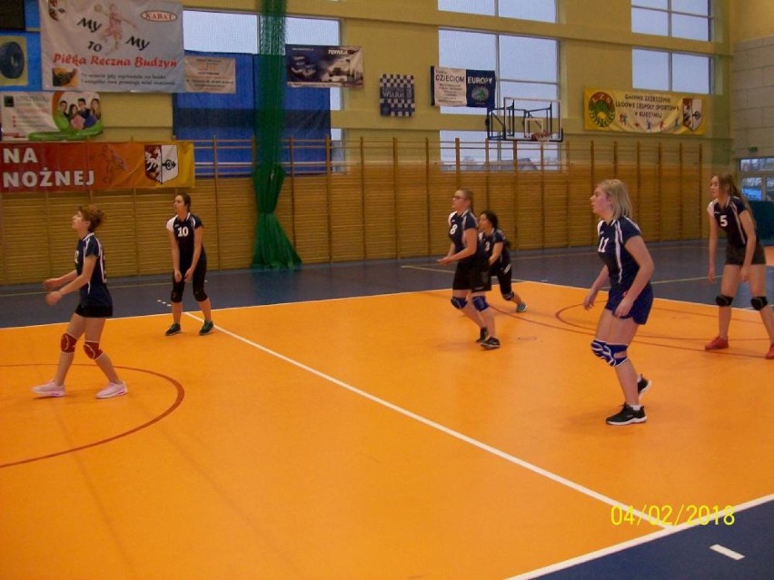 W Budzyniu odbyły się Gminne Mistrzostwa w Piłkę Siatkową Kobiet, wygrała drużyna LZS Prosna (ZDJĘCIA)