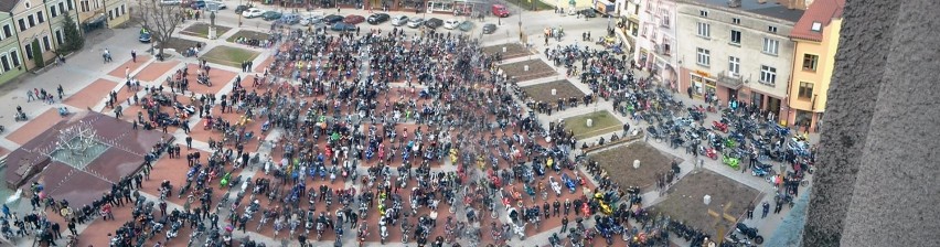 Inauguracja sezonu motocyklowego na rynku w Bytowie. Zobacz zdjęcia i wybierz najlepsze