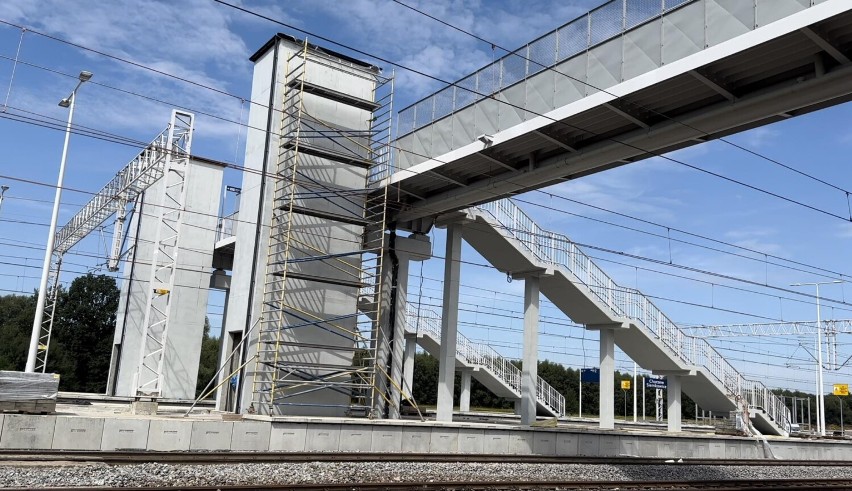 Kolejowe inwestycje w powiecie pajęczańskim. Nowe oblicze stacji Chorzew Siemkowice, powstaną przystanki przy linii do Częstochowy FOTO