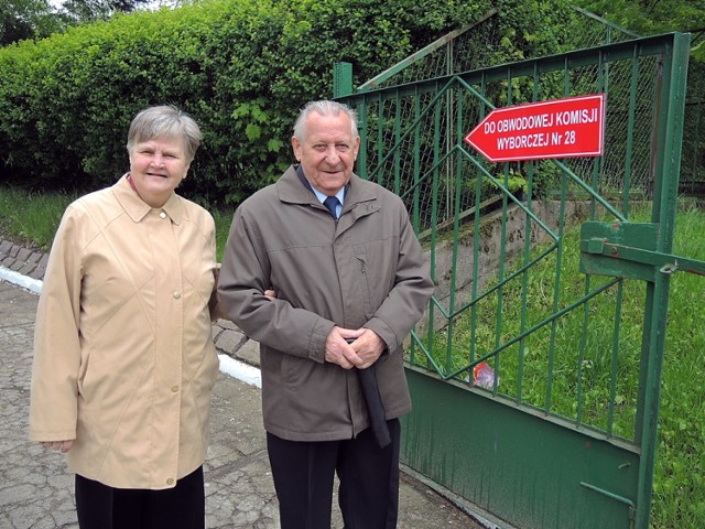Stanisław i Krystyna Haziakowie głosowali w szkole katolickiej przy ul. Wojska Polskiego. - Mamy nadzieję, że będzie lepiej - mówili po wyjściu z lokalu wyborczego.