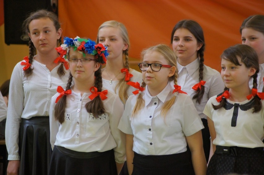 Koncert chóru szkolnego w ZSG 2 w Radomsku