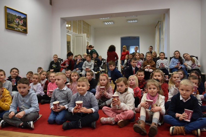 Mikołajkowe spotkanie teatralne w Gminnym Centrum...