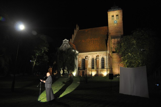 Kościół w Piasecznie zyskał nowy wizerunek - wzbogacił się o iluminację