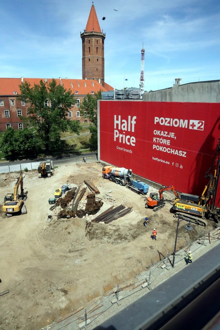 Powstaje nowy budynek mieszkalno-usługowy w centrum Legnicy, zobaczcie aktualne zdjęcia