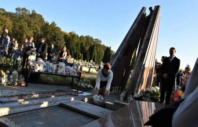 Miejsce Pamięci Dzieci Utraconych powstało na cmentarzu w Mościcach. Co roku, w październiku, organizowane są przy nim obchody, podczas których wspominane są dzieci, które zmarły przed narodzeniem