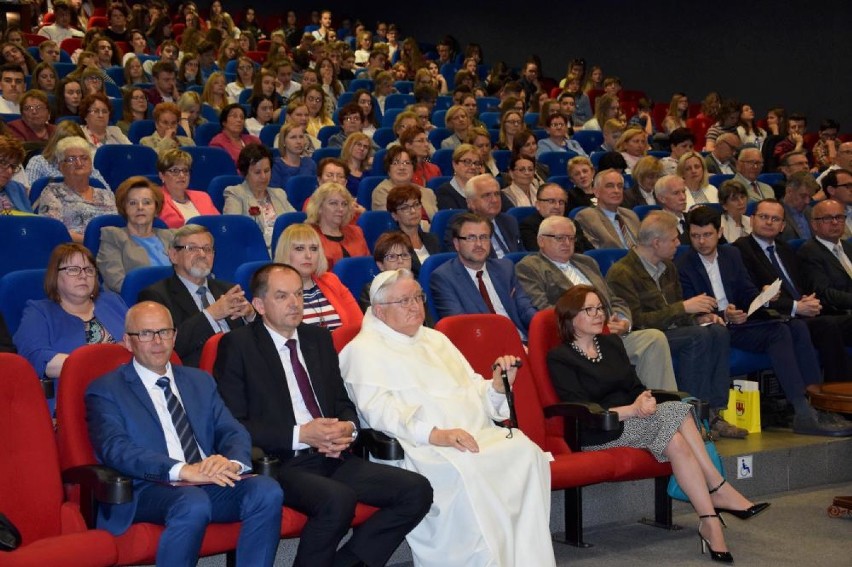 Krystyna Miłobędzka Honorową Obywatelką Chodzieży. Tytuł w jej imieniu odebrał syn [FOTO]