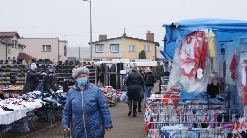 KOŚCIAN. Targowisko miejskie przed Bożym Narodzeniem tętni...