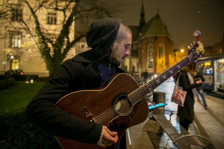 Deliryk, czyli tajemniczy chłopak, który gra w tramwajach na gitarze