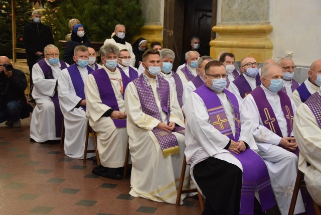 Zobacz kolejne zdjęcia. Przesuwaj zdjęcia w prawo - naciśnij strzałkę lub przycisk NASTĘPNE