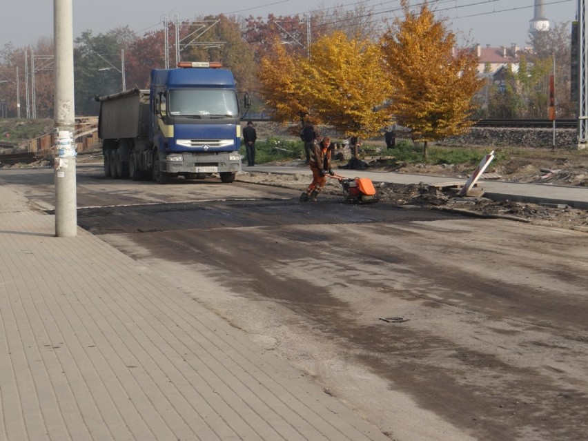 Remont "mostka" w Radomsku. Kładą asfalt na ul....