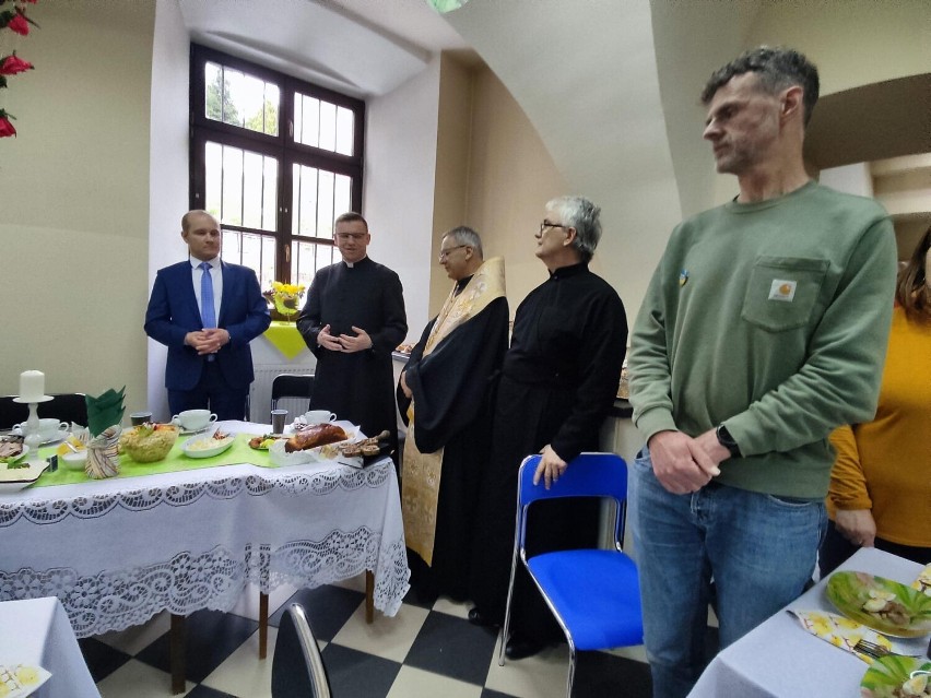 Śniadanie wielkanocne w Fundacji Centrum Edukacji Baza w...