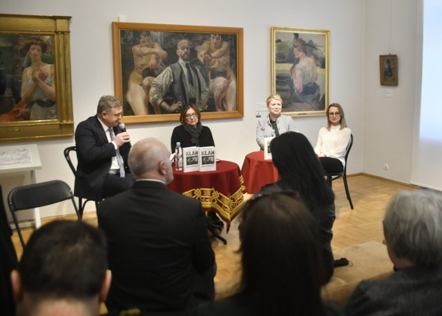 Fragment spotkania: Adam Duszyk, Krystyna Czubówna, Paulina Szymalak - Bugajska i Magdalena Ewa Nosowska.