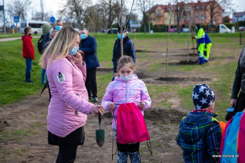 Łomża. Włodarze wraz z mieszkańcami uroczyście otworzyli Mini Park [zdjęcia]