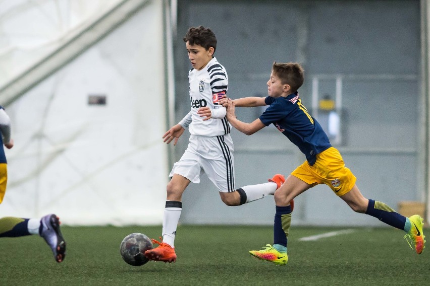 Legia Cup 2016. Młodzi piłkarze walczyli na boiskach przy...