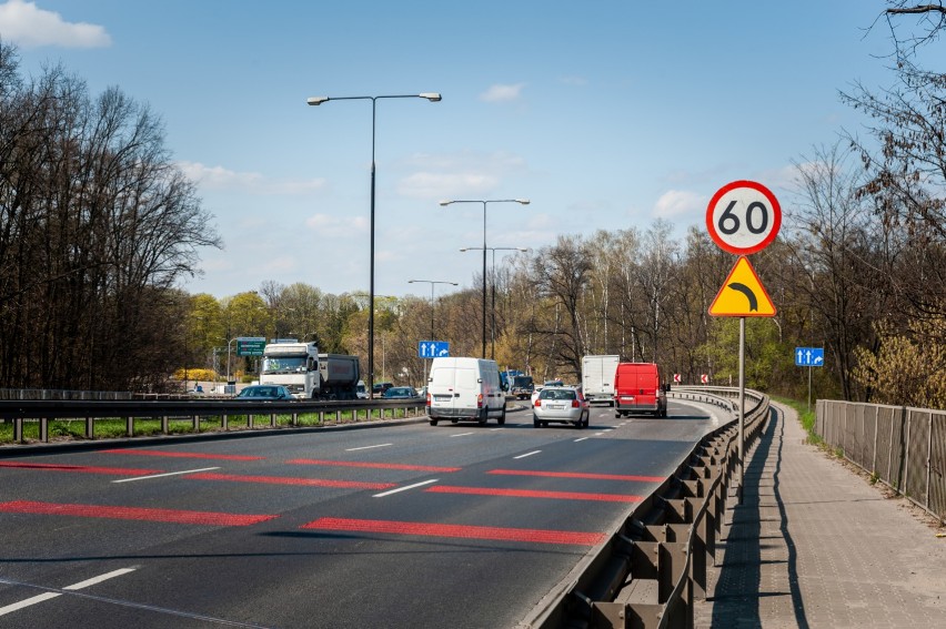 Bezpieczniej na alei Prymasa Tysiąclecia. Przed łukiem...