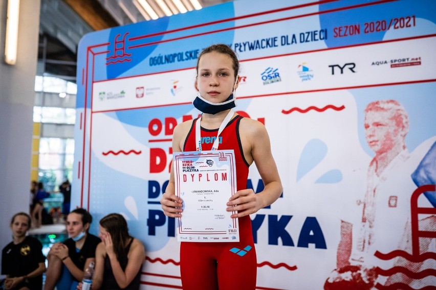Tomaszowianka Ada Lewandowska zdobyła kolejne medale i pobiła życiowe rekordy w pływaniu
