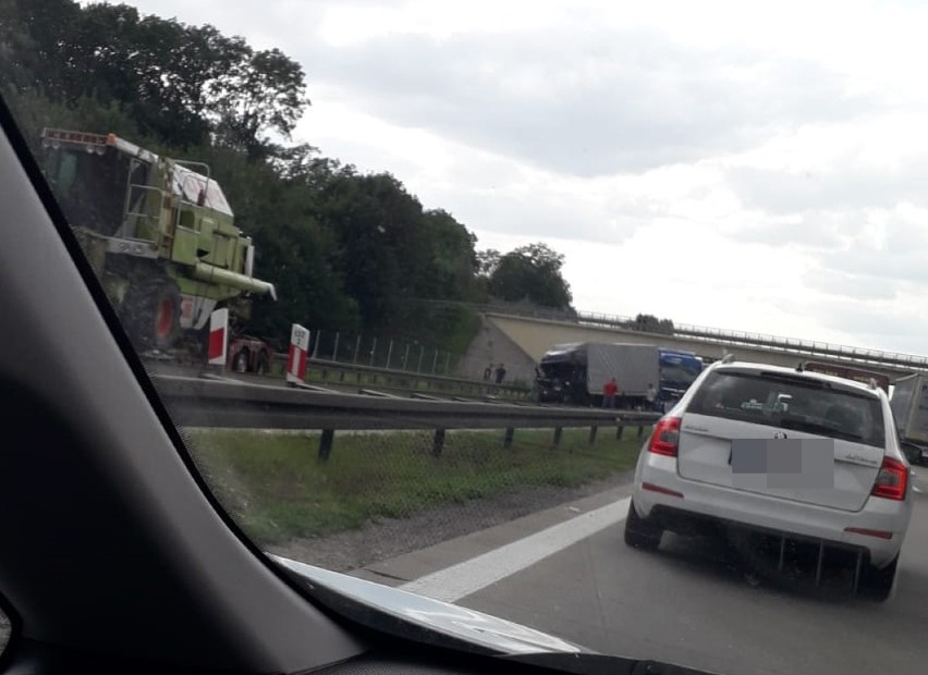 Wypadek na autostradzie A4. Zderzyły się trzy ciężarówki [ZDJĘCIA]