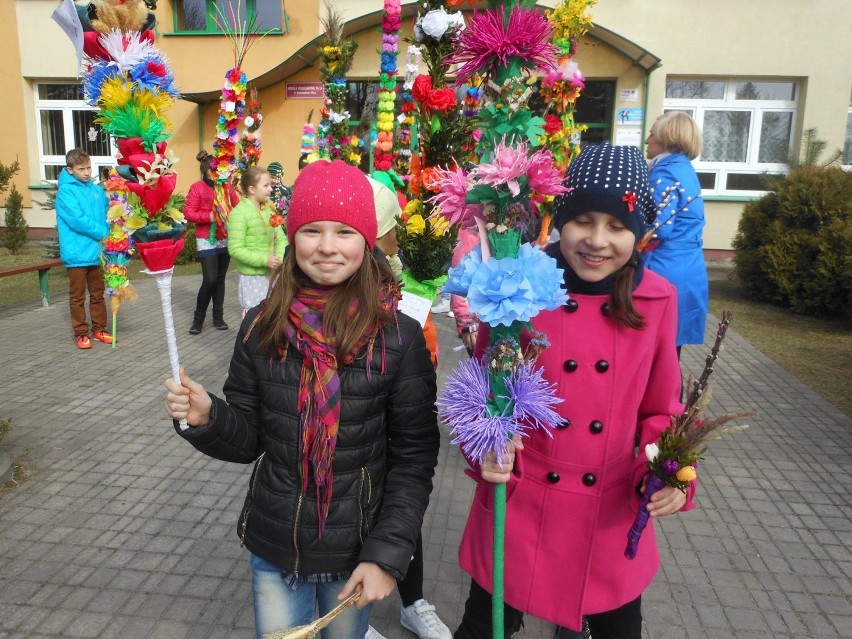 Niedziela Palmowa w Tomaszowie: Uczniowie Szkoły Podstawowej nr 14 przygotowali piękne palmy