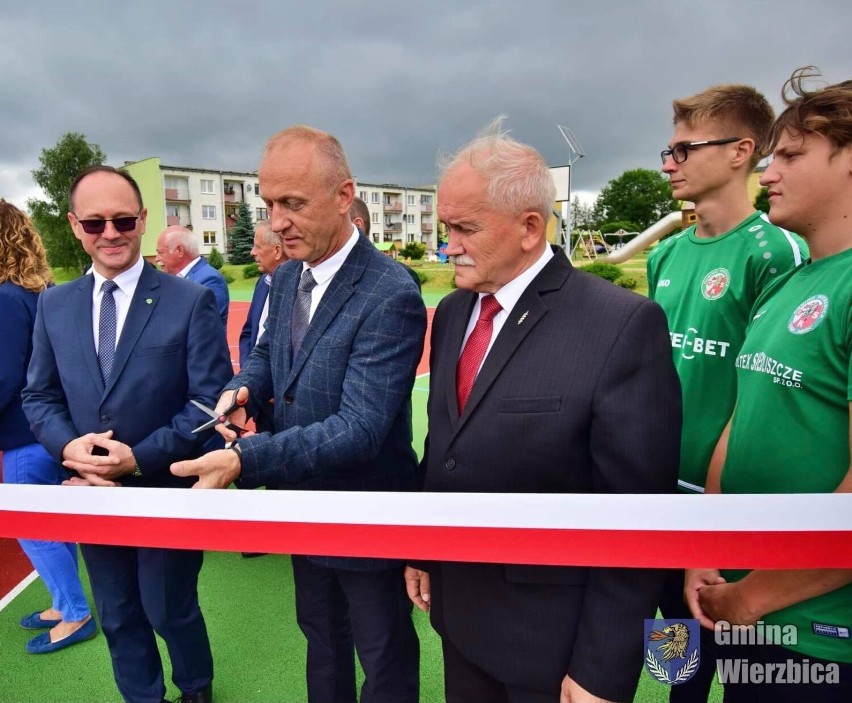 Wierzbica. Piknikowo i rodzinnie podczas otwarcia nowego centrum rekreacyjno sportowego. Zobacz zdjęcia