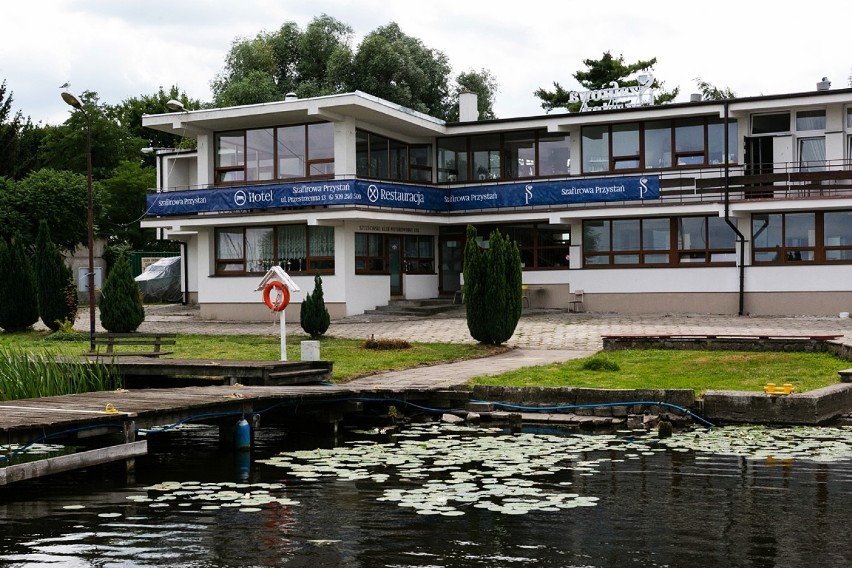 Hotel i restauracja “Szafirowa Przystań” - twoje przyjęcie nad brzegiem jeziora