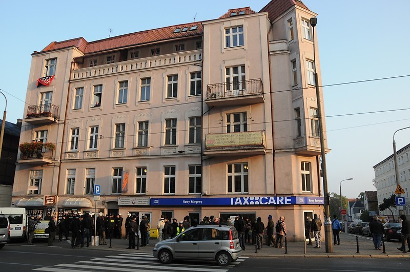 Eksmisja na Dąbrowskiego. Anarchiści kontra policja [ZDJĘCIA, WIDEO]