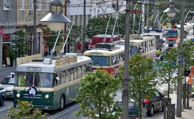 2013/ zdjęcia z parady trolejbusów w Gdyni z okazji 70-lecia komunikacji