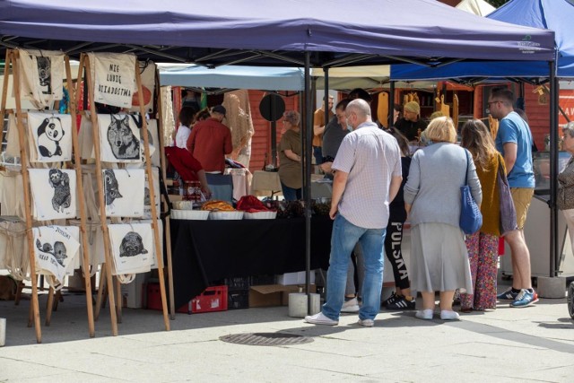 Regionalne przysmaki i rękodzieło można było kupić na Frymarku.