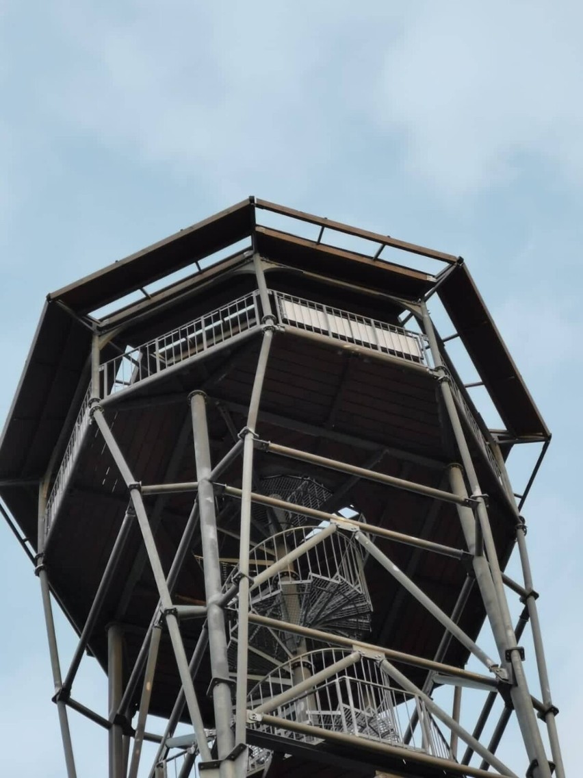 Skutki wichury: Wieża widokowa na Kłodzkiej Górze zamknięta...