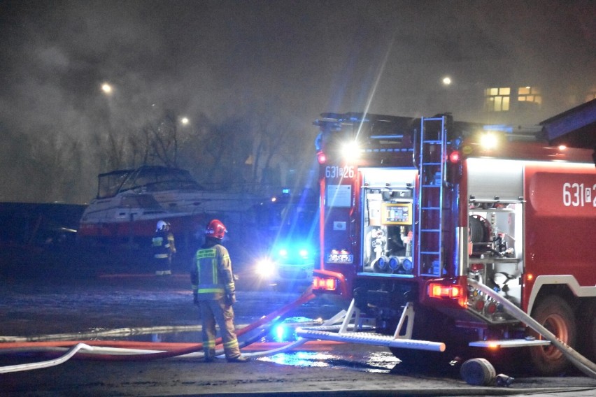 Pożar hali w Wągrowcu. Straty są ogromne. Ruszyła internetowa zrzutka pieniędzy 