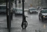 Intensywne opady deszczu w Wielkopolsce. Jest ostrzeżenie IMGW. Zaczynają się podtopienia