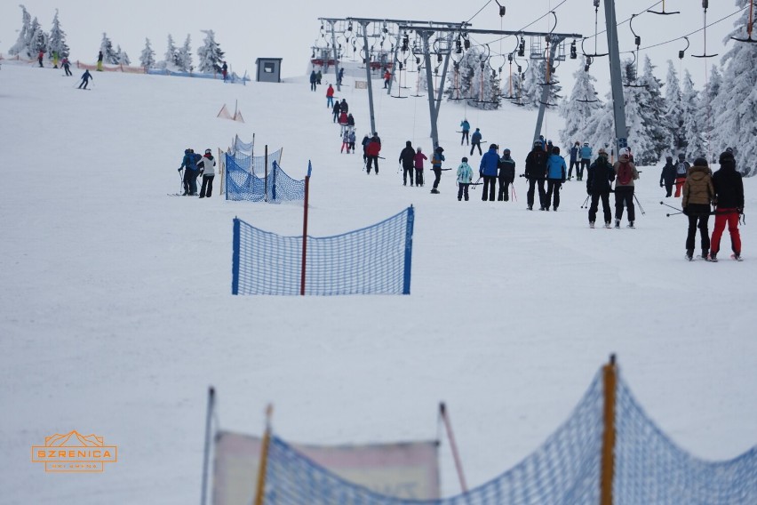 W Ski Arena Szrenica czynna jest kolej linowa i orczyki....