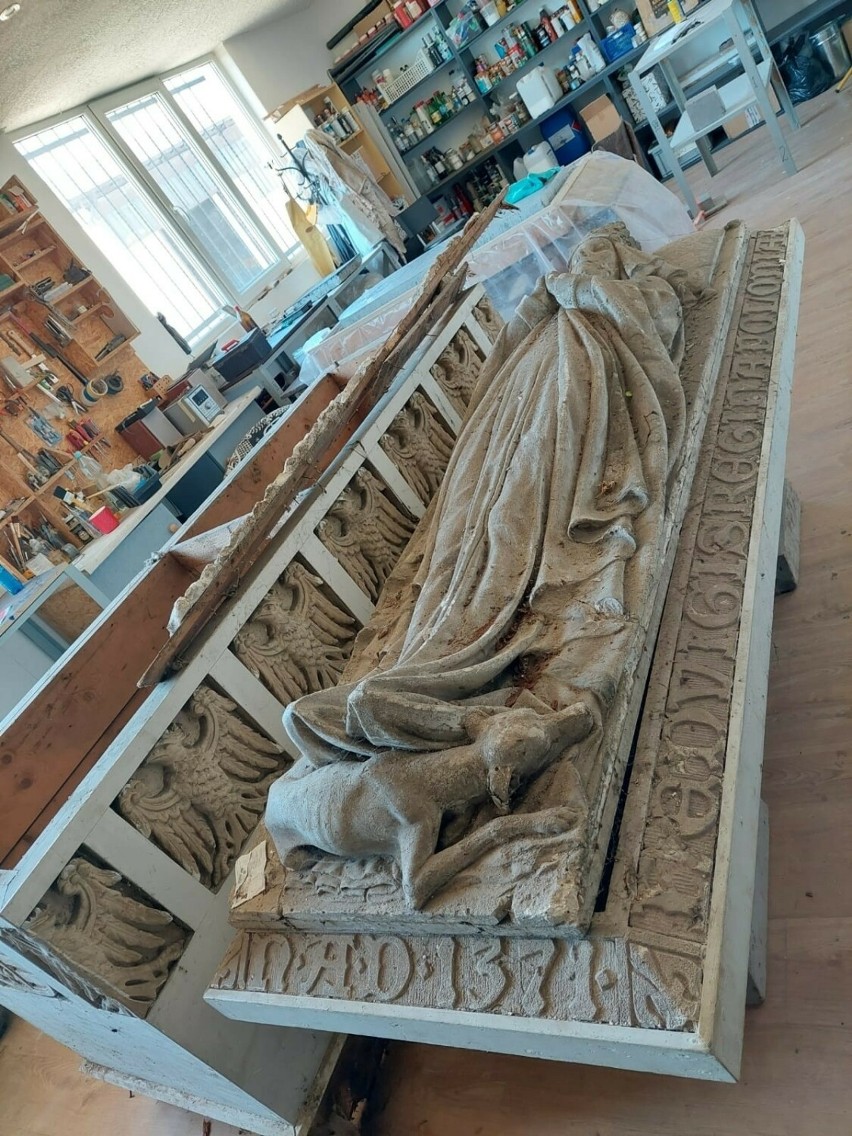 Model sarkofagu Królowej Jadwigi Antoni Madeyski podarował...