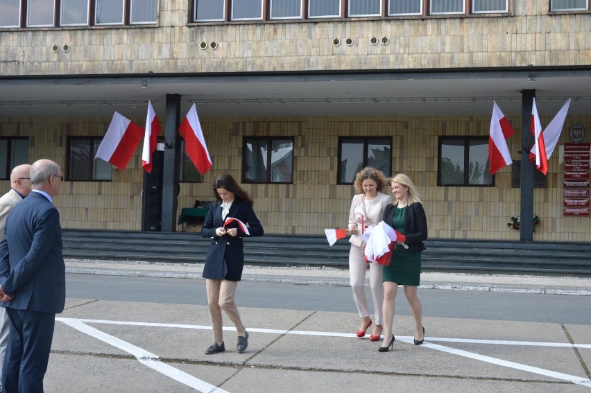 Dzień Flagi RP w Opolu. Uroczystości pod Opolskim Urzędem Wojewódzkim