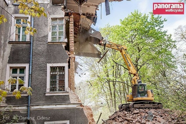 Tak wyburzano w Wałbrzychu budynek Separatora