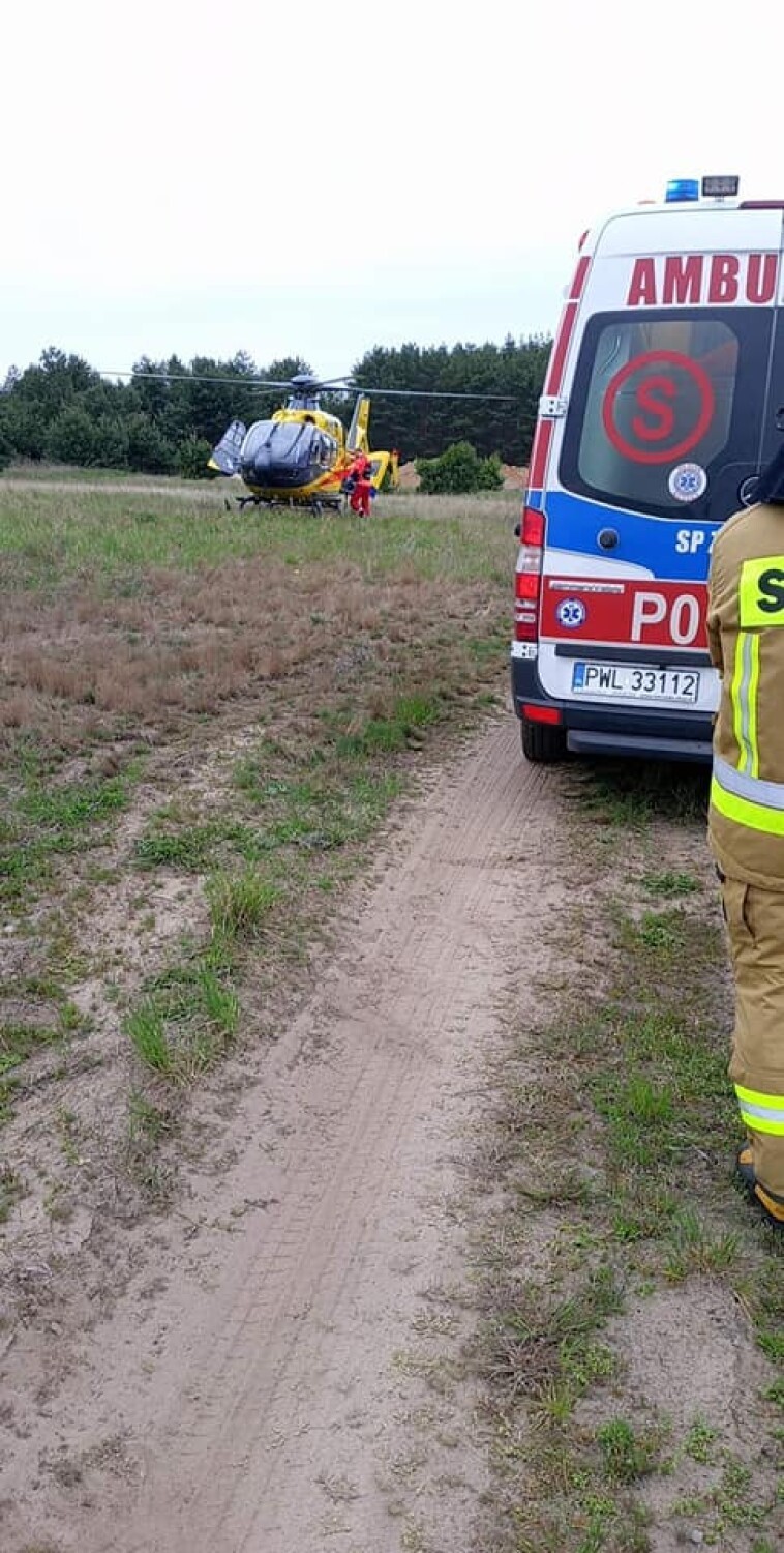 Poważny wypadek w powiecie leszczyńskim. Po rannego motocyklistę wezwano śmigłowiec. Poszukiwani świadkowie zderzenia LPR ZDJĘCIA