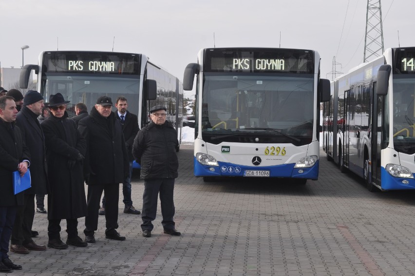 Sześć nowych autobusów wyjechało na liniię146 łączącą Rewę z Placem Kaszubskim [ zdjęcia]