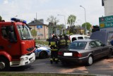 Co stało się na rondzie Dorsten w Rybniku? Kierowca uderzał w samochody i skosił znaki ZDJĘCIA