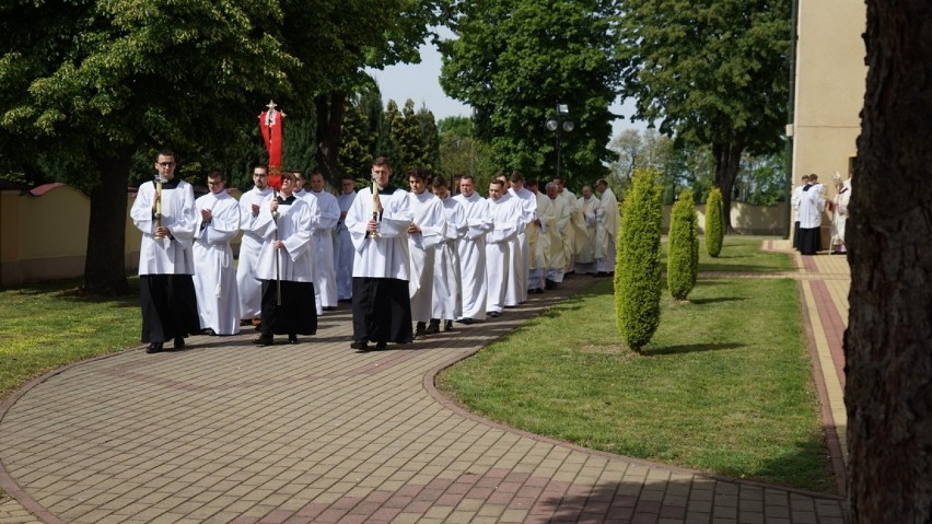 Łęg Tarnowski. Święcenia diakonatu przyjęło siedmiu alumnów tarnowskiego seminarium [ZDJĘCIA]