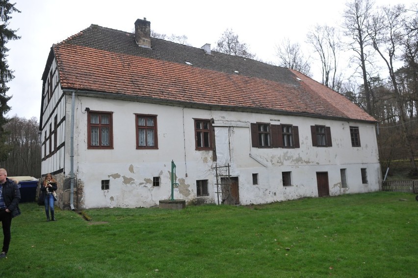 Budynek XIX-wiecznego młyna jest w fatalnym stanie. Kilka...